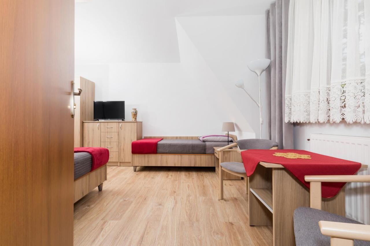 Apartamenty I Stylowe Pokoje โปเบียโรโว ภายนอก รูปภาพ