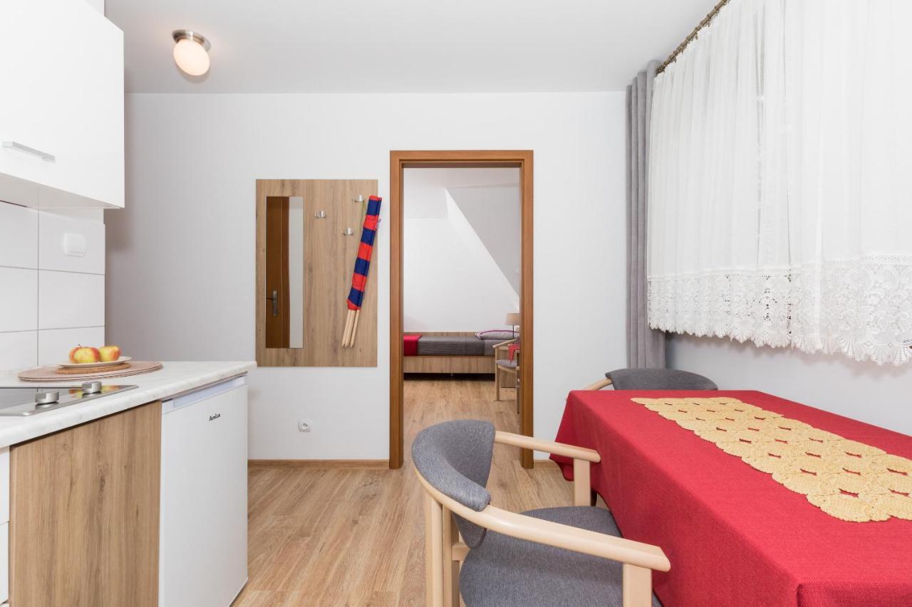 Apartamenty I Stylowe Pokoje โปเบียโรโว ภายนอก รูปภาพ