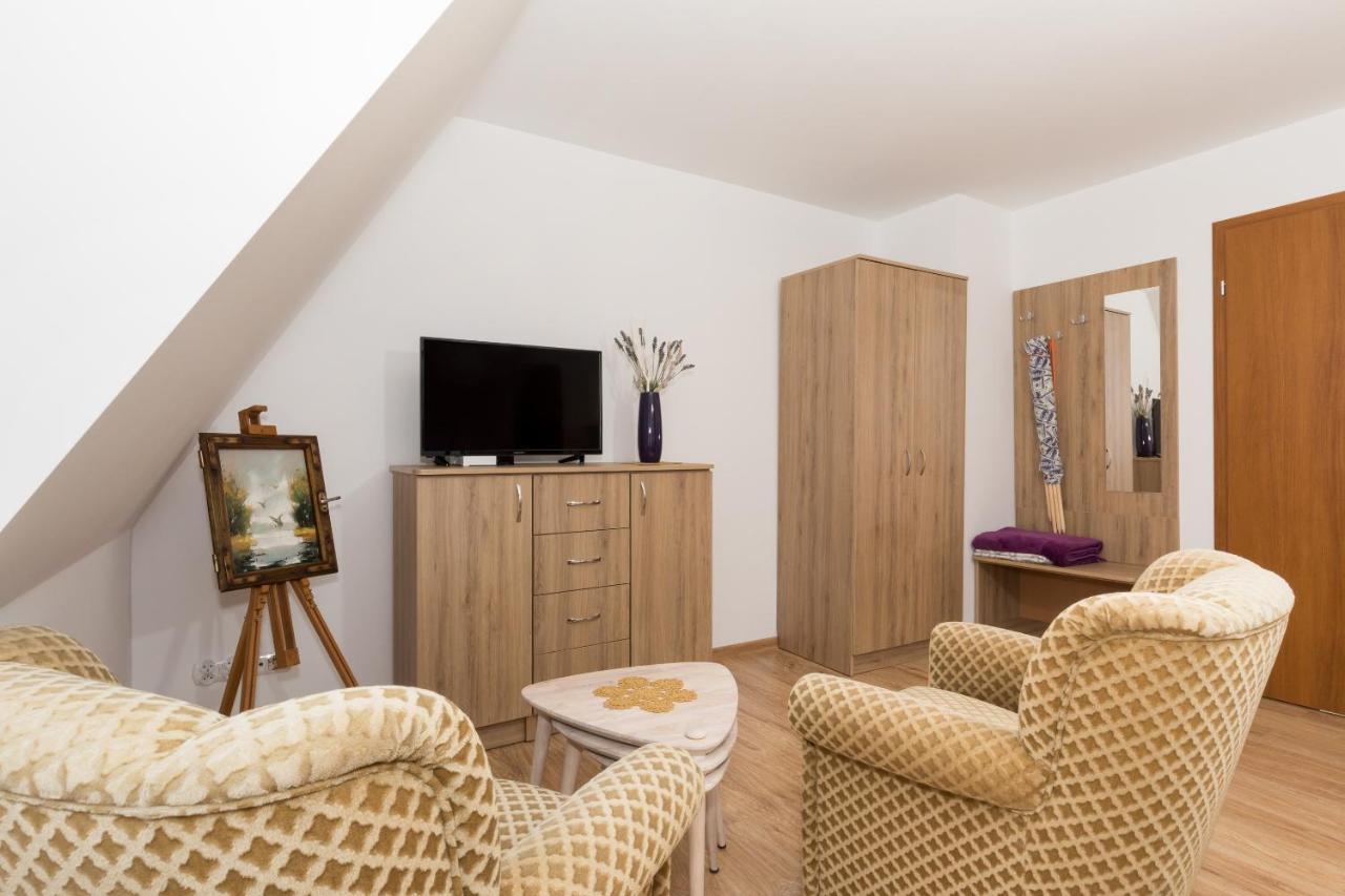 Apartamenty I Stylowe Pokoje โปเบียโรโว ภายนอก รูปภาพ