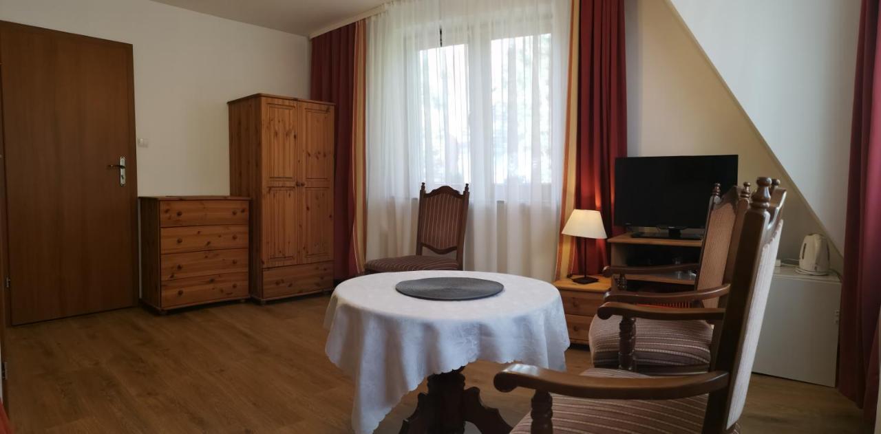 Apartamenty I Stylowe Pokoje โปเบียโรโว ภายนอก รูปภาพ